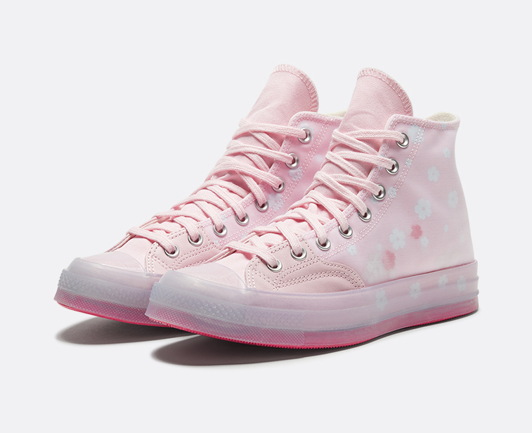 春天的钱包蠢蠢欲动了！爱马仕口红、太平鸟古装、匡威樱花鞋……