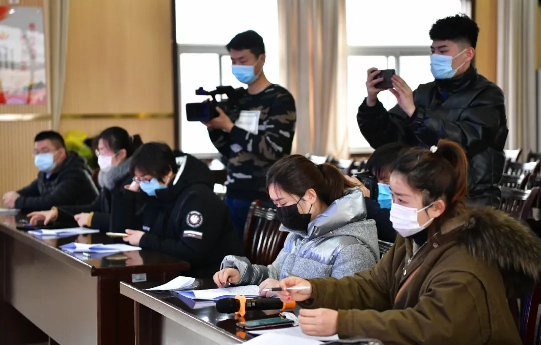 他们是阜阳“战疫”青年！今天，这场记者会令人感动...