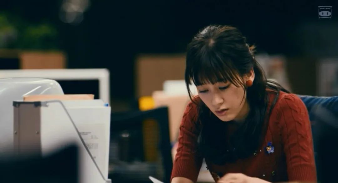 她大张旗鼓坠入爱河,却发现不过是场一个人的游戏