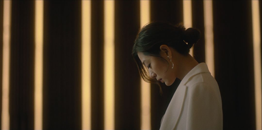 她大张旗鼓坠入爱河,却发现不过是场一个人的游戏