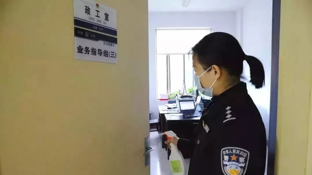 疫线家书曝光让人泪目,战疫的家书