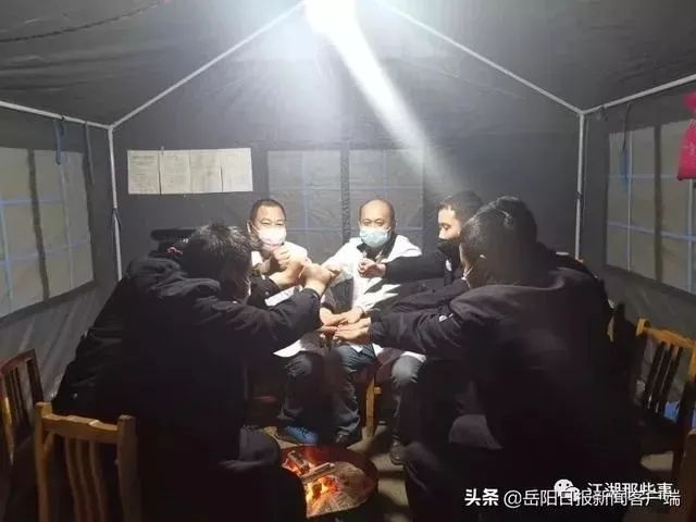 疫线家书曝光让人泪目,战疫的家书