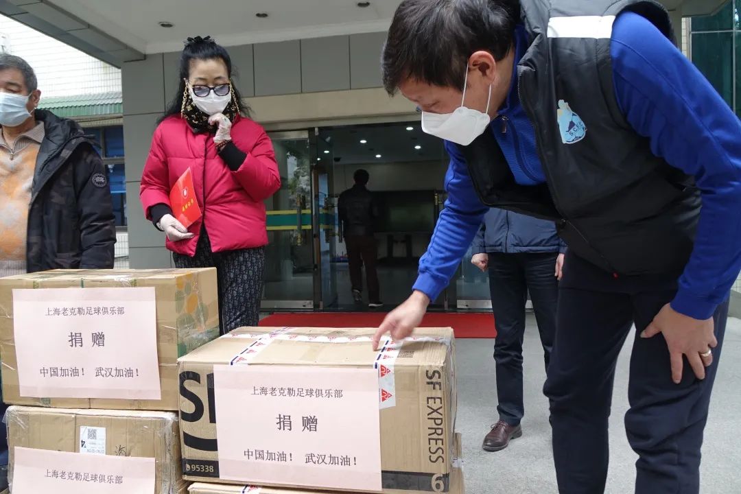 华漕镇一线战“疫”日记(0303)——暖心!著名足球运动员范志毅带着10000只口罩来华漕