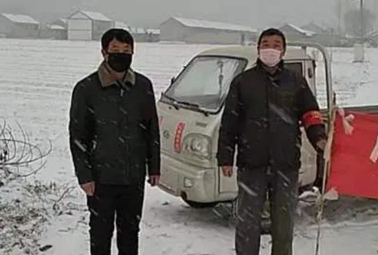 唐山市遵化市志愿者,遵化村口志愿者