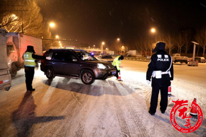 运送新鲜蔬菜支援甘肃,保障市场供应大批蔬菜连夜进京