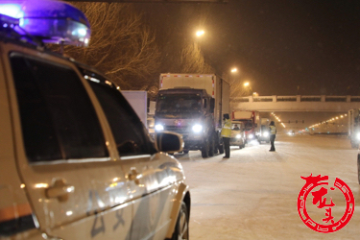 运送新鲜蔬菜支援甘肃,保障市场供应大批蔬菜连夜进京