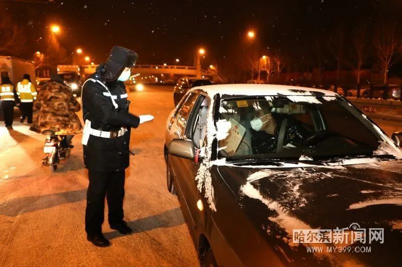 交警多举措守护春运平安路,交警多举措宣传护航春运安全