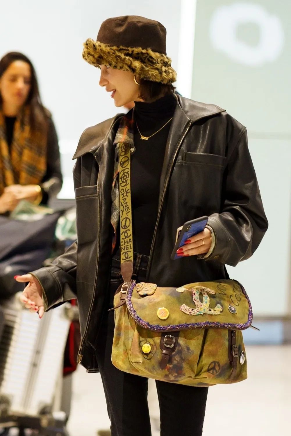 bella和kendall走秀,金泫雅显眼包