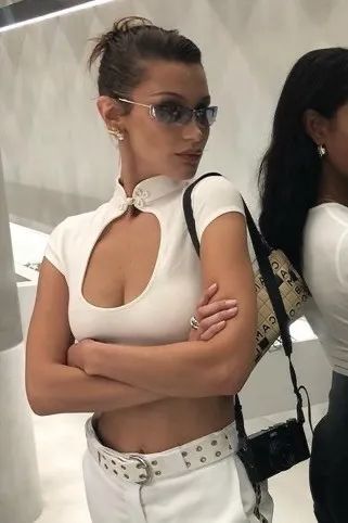 bella和kendall走秀,金泫雅显眼包