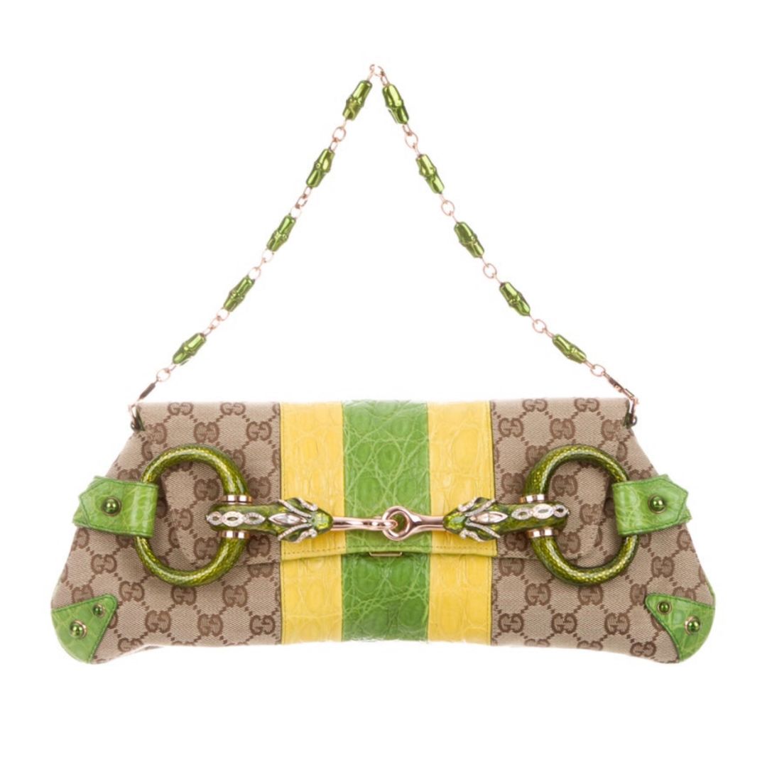 bella和kendall走秀,金泫雅显眼包