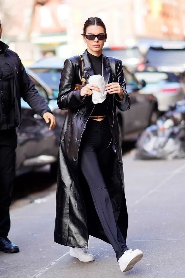 bella和kendall走秀,金泫雅显眼包