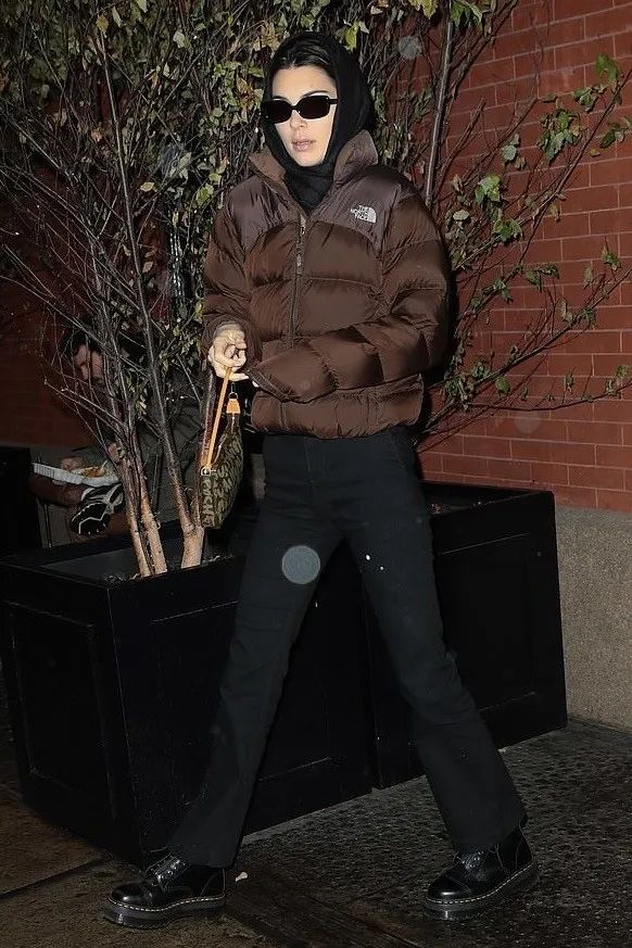 bella和kendall走秀,金泫雅显眼包