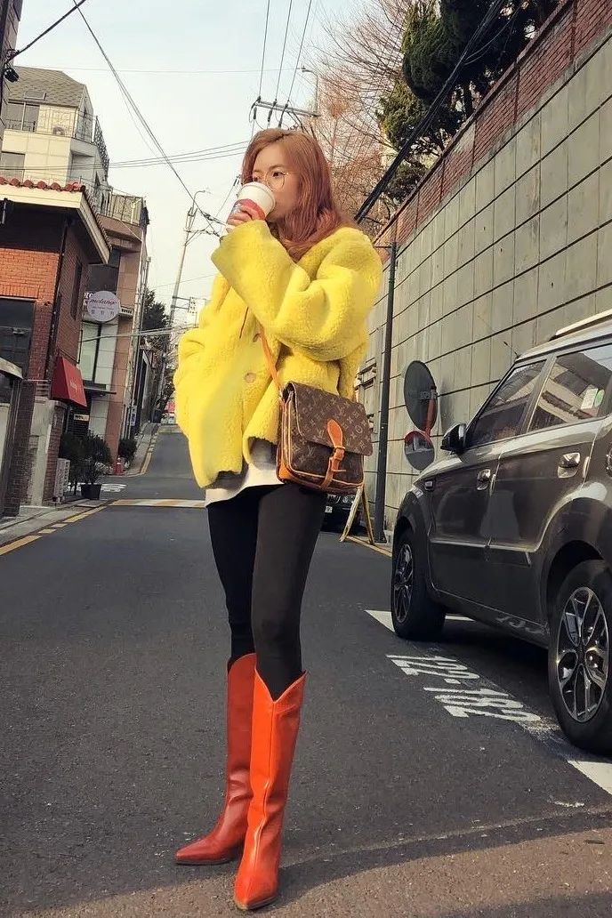 bella和kendall走秀,金泫雅显眼包