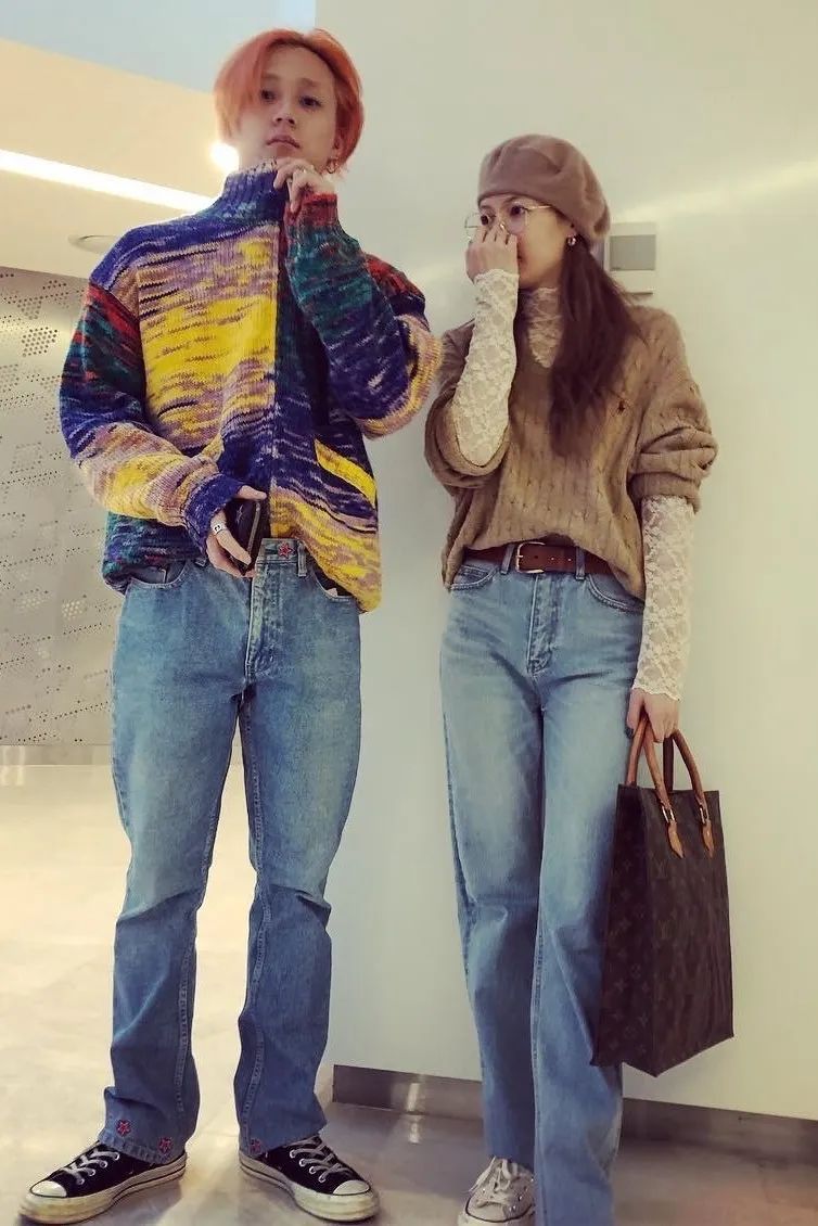 bella和kendall走秀,金泫雅显眼包