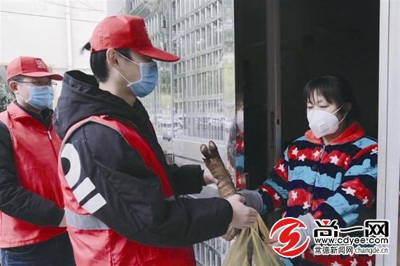 学习雷锋精神书写内容,战疫场上雷锋精神焕发新时代光芒