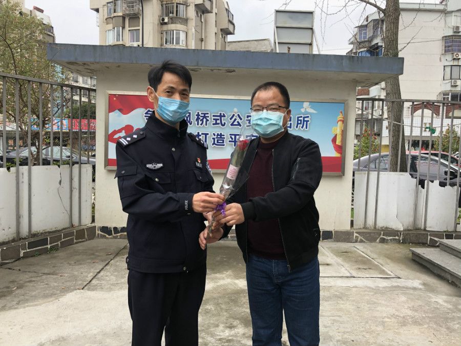 象山：千朵玫瑰送雷锋，致敬最美抗疫人！