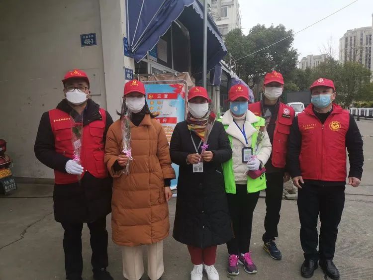 象山：千朵玫瑰送雷锋，致敬最美抗疫人！