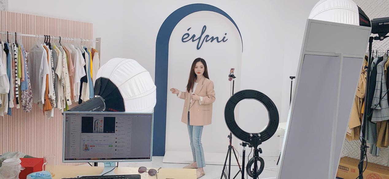 伊芙丽服饰直播,伊芙丽服装店直播