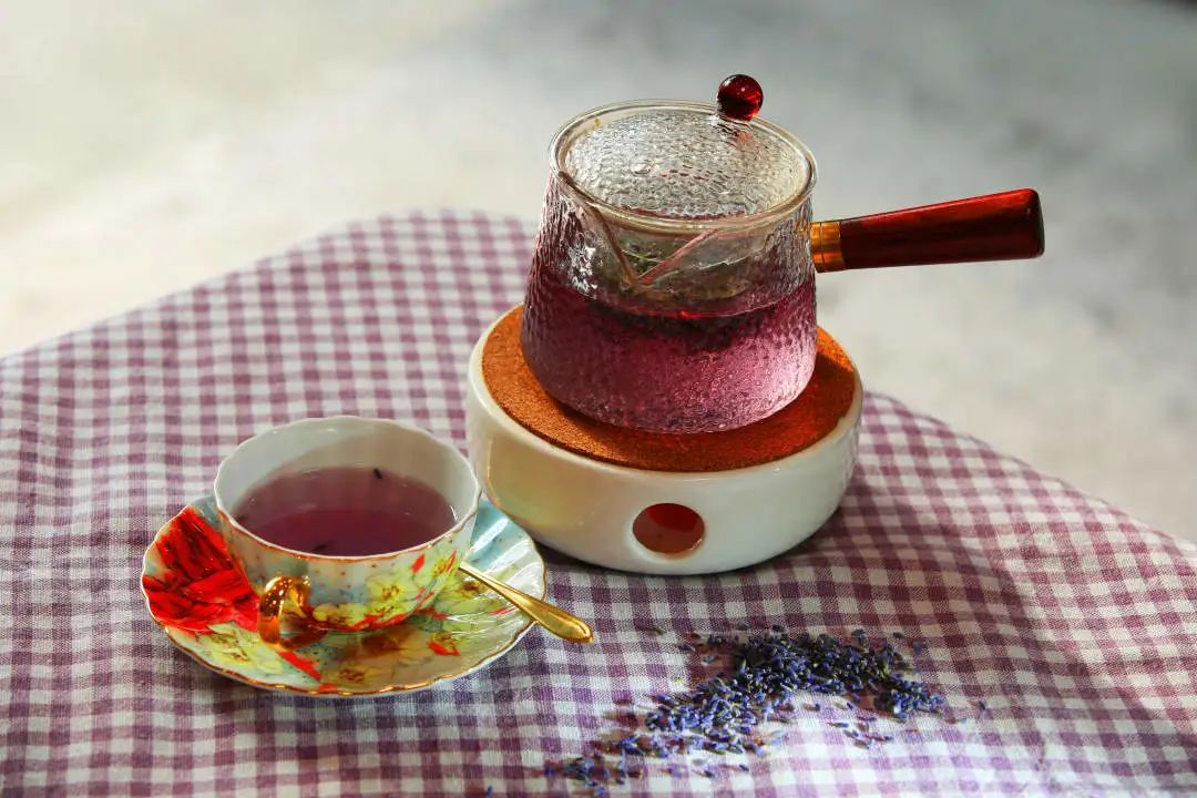 薰衣草：我把虫子都熏跑了，没想到你们竟然想泡我