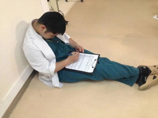 落日余晖的医生照片,落日余晖医生照片背后的故事