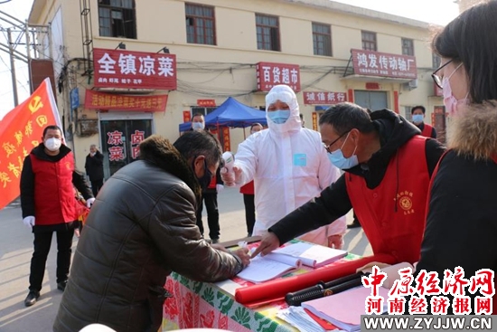 志愿者以实际行动践行雷锋精神,志愿服务不停步雷锋精神谱新篇