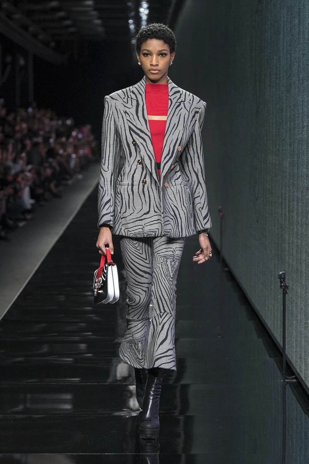 惊喜的，精彩的，平庸的，女装周里的男装片段展示的风格利弊