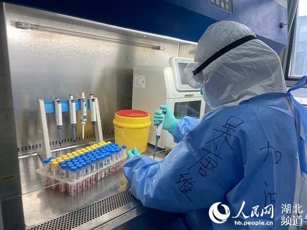 医护人员与病毒的较量,医务人员大战病毒视频