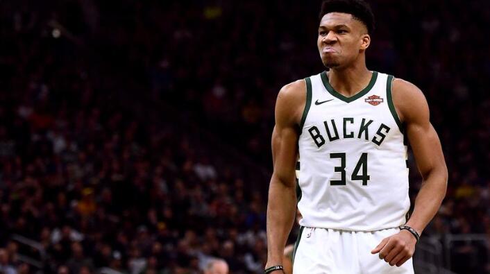 字母哥和伦纳德谁强,美媒评雄鹿队史最强阵容