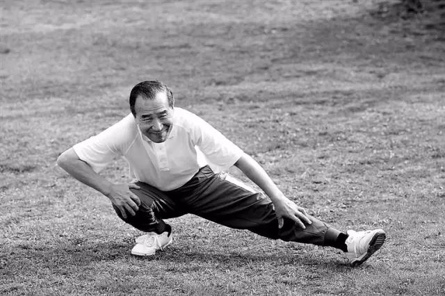 睡觉经常抽筋是什么原因腿部,睡觉腿抽筋预示着三种病