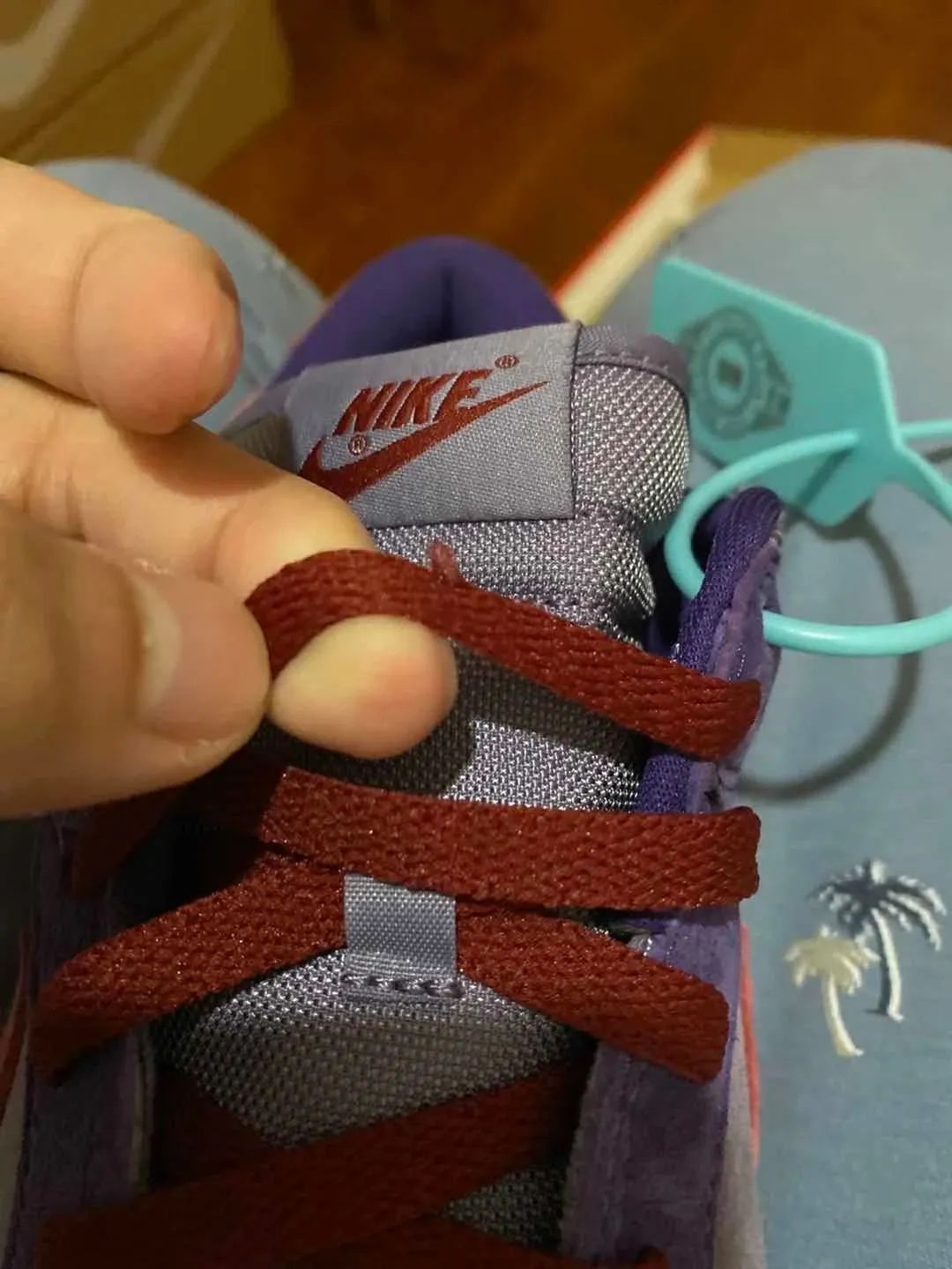 球鞋二次发售鞋盒瑕疵,卖家发来鞋盒轻微破损