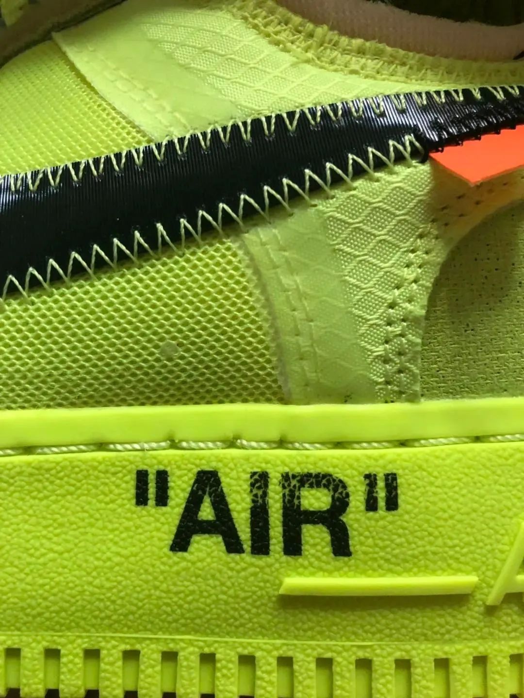 球鞋二次发售鞋盒瑕疵,卖家发来鞋盒轻微破损