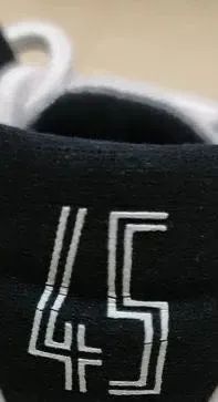 球鞋二次发售鞋盒瑕疵,卖家发来鞋盒轻微破损