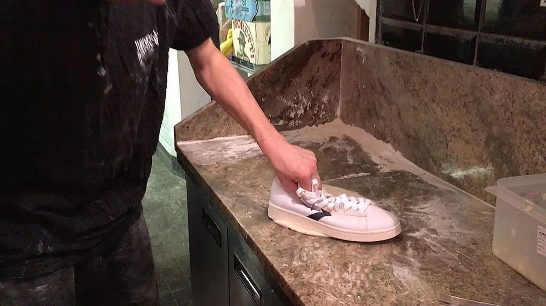 球鞋二次发售鞋盒瑕疵,卖家发来鞋盒轻微破损