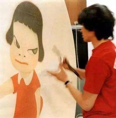 画“古怪小孩”拍出1.9亿天价的帅大叔，超越草间弥生，成日本最贵艺术家