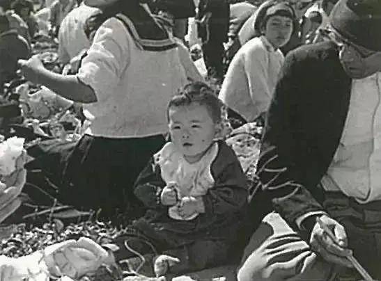 画“古怪小孩”拍出1.9亿天价的帅大叔,超越草间弥生,成日本最贵艺术家