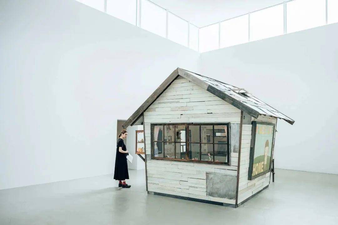 画“古怪小孩”拍出1.9亿天价的帅大叔,超越草间弥生,成日本最贵艺术家