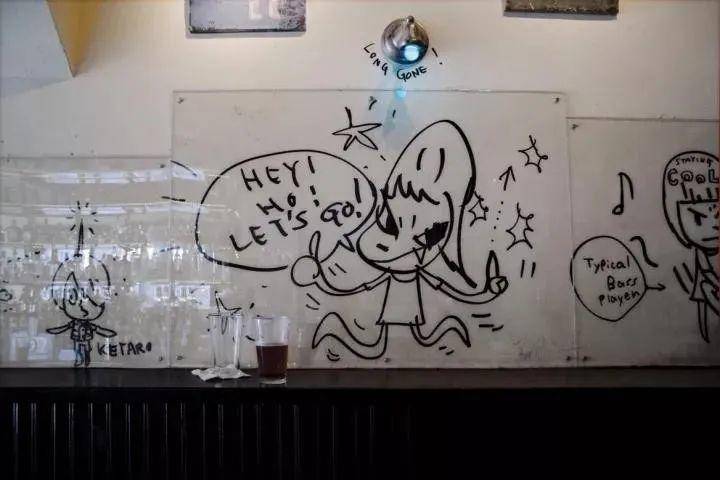 画“古怪小孩”拍出1.9亿天价的帅大叔,超越草间弥生,成日本最贵艺术家