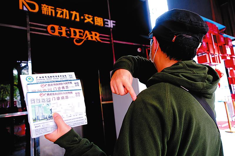 3月8日焦点图：@中小学生发新课本了，收到了吗？