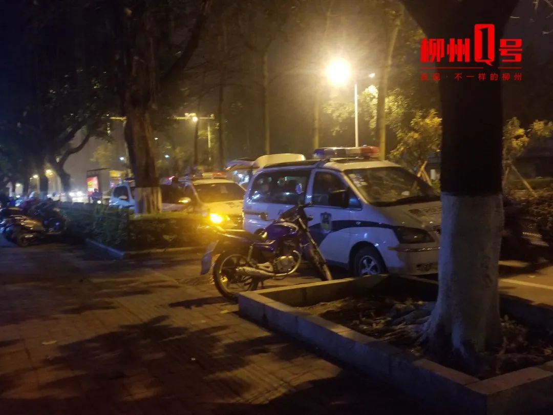 3月8日焦点图：@中小学生发新课本了，收到了吗？