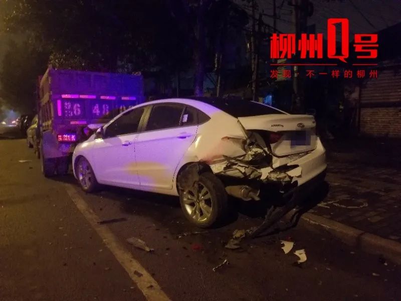 3月8日焦点图：@中小学生发新课本了，收到了吗？