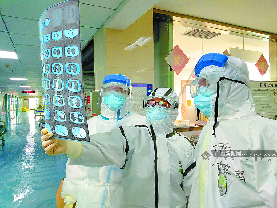 3月8日焦点图：@中小学生发新课本了，收到了吗？