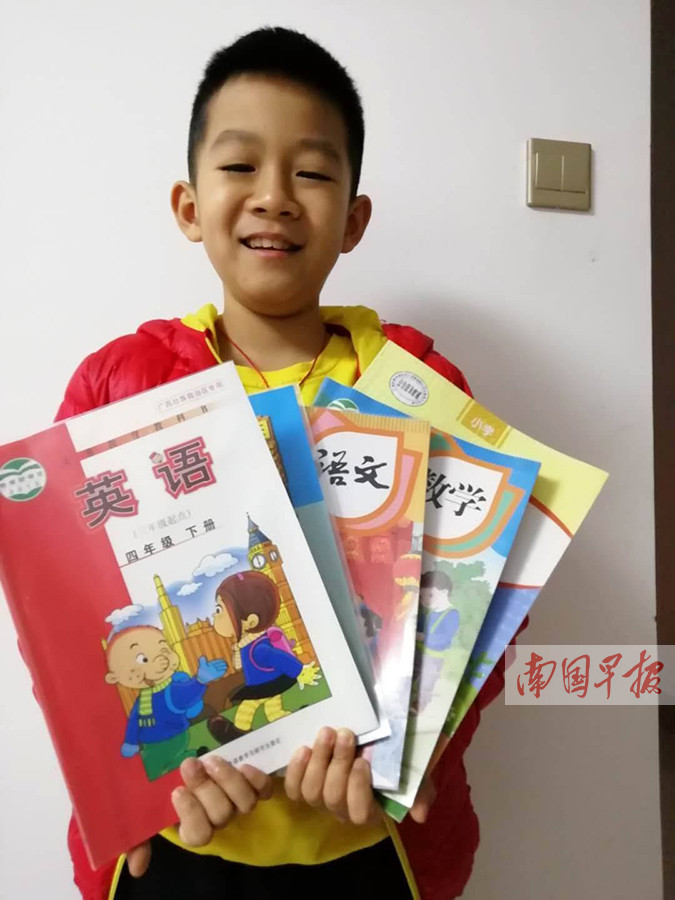 3月8日焦点图：@中小学生发新课本了，收到了吗？