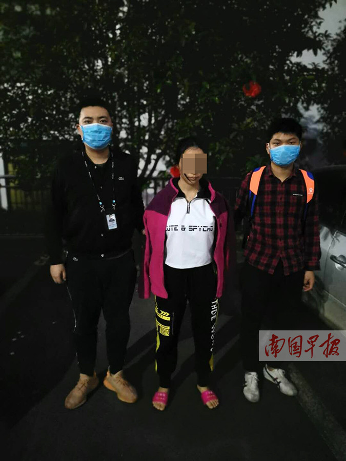 3月8日焦点图：@中小学生发新课本了，收到了吗？