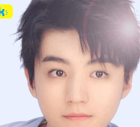 王俊凯回眸杀合集,王俊凯挑眉眼神杀