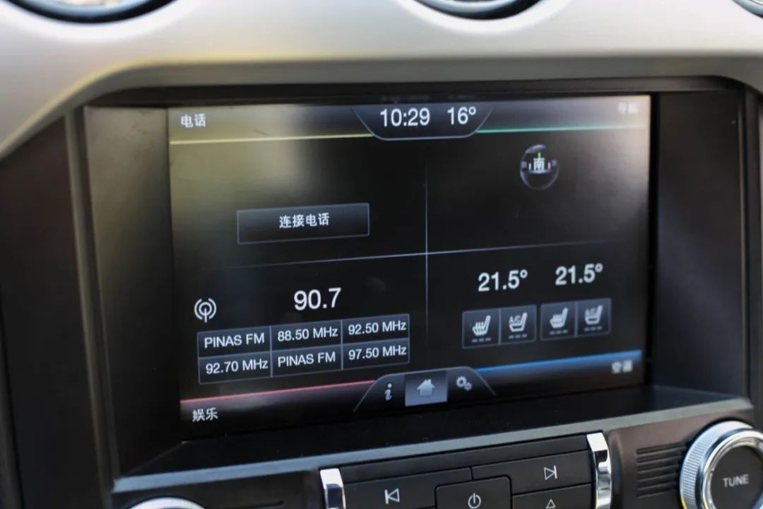 放弃奔驰C购置福特野马，为了平民跑车梦，换来“油耗大、内饰糙，偶尔还能跑婚庆”的结局？