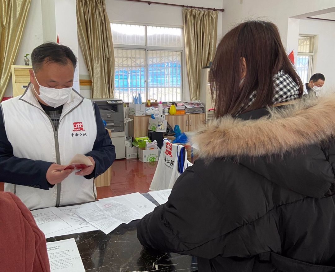 隔离不隔爱关爱在心间 (隔离病毒不隔爱隔山隔水不隔心)