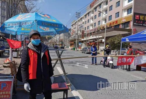 浙江遂昌：守在龙谷路上的“战疫老牦牛”郑荣华