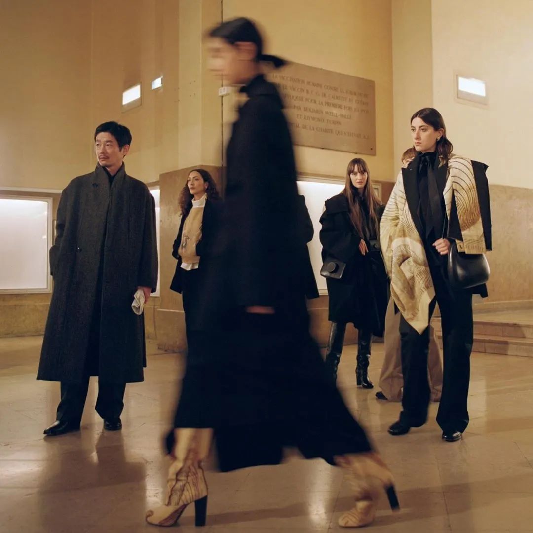 把几十元的衣服穿成几万块的样子,如何把优衣库穿成爱马仕