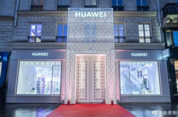 余承东晒法国首家华为旗舰店内景,余承东参观实体店