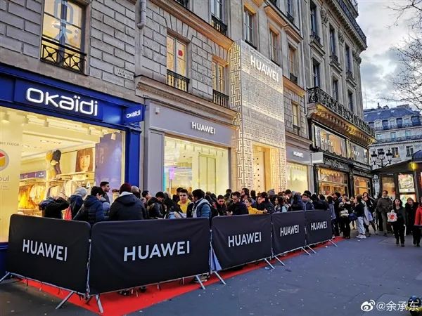 余承东晒法国首家华为旗舰店内景,余承东参观实体店